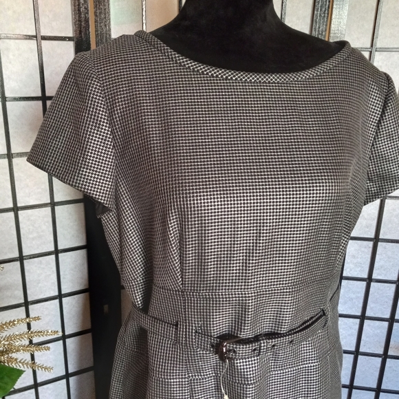 Elegant  Dress by ARMANI COLLEZIONI - Picture 4 of 16